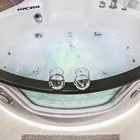 Komfortowy Jacuzzi & Balkon & 2 Sypialnie * Vratislav