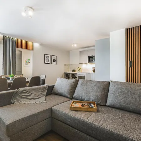 Komfortowy Jacuzzi & Balkon & 2 Sypialnie Apartmán *