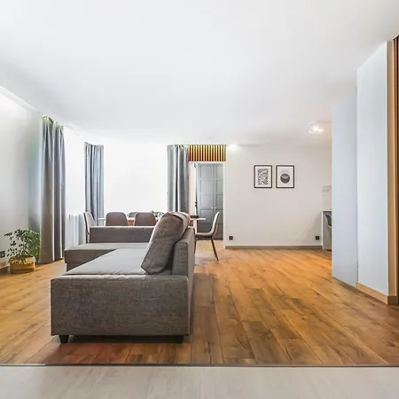 Apartmán Komfortowy Jacuzzi & Balkon & 2 Sypialnie